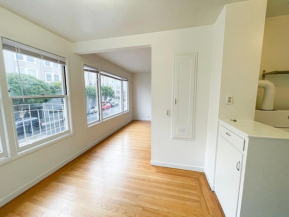 4th image of 2645 Polk St APT 101