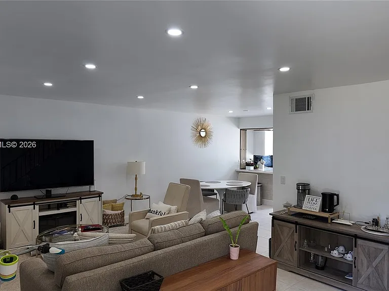 1845 NW 4th Ave #17 — Photo 2