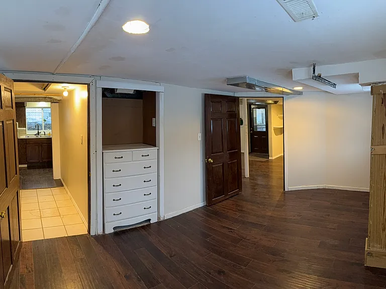 819 Wyandotte Ave — Photo 11
