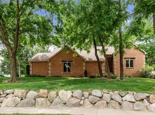 15212 Holcomb Cir, Clive, IA 50325