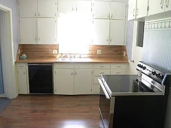 4th image of 2304 NW Lincoln Ave