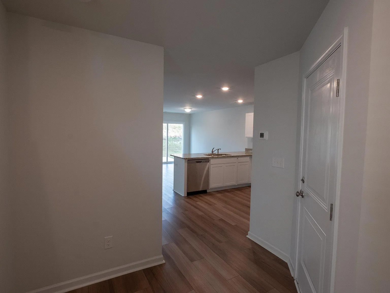 3 bed, 1620 sqft, $1,950 — Photo 4