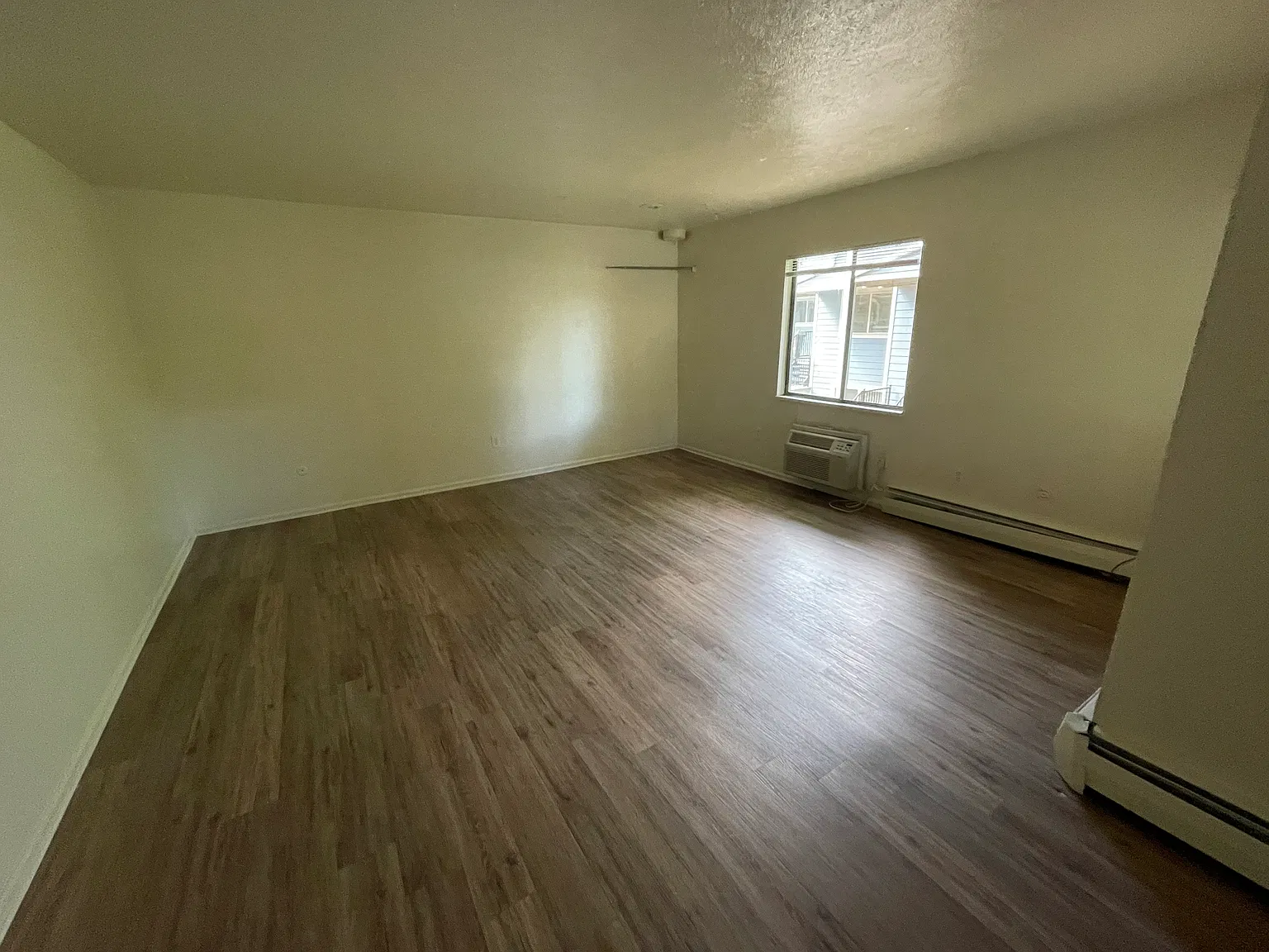 4 bed, 1600 sqft, $3,600 — Photo 2