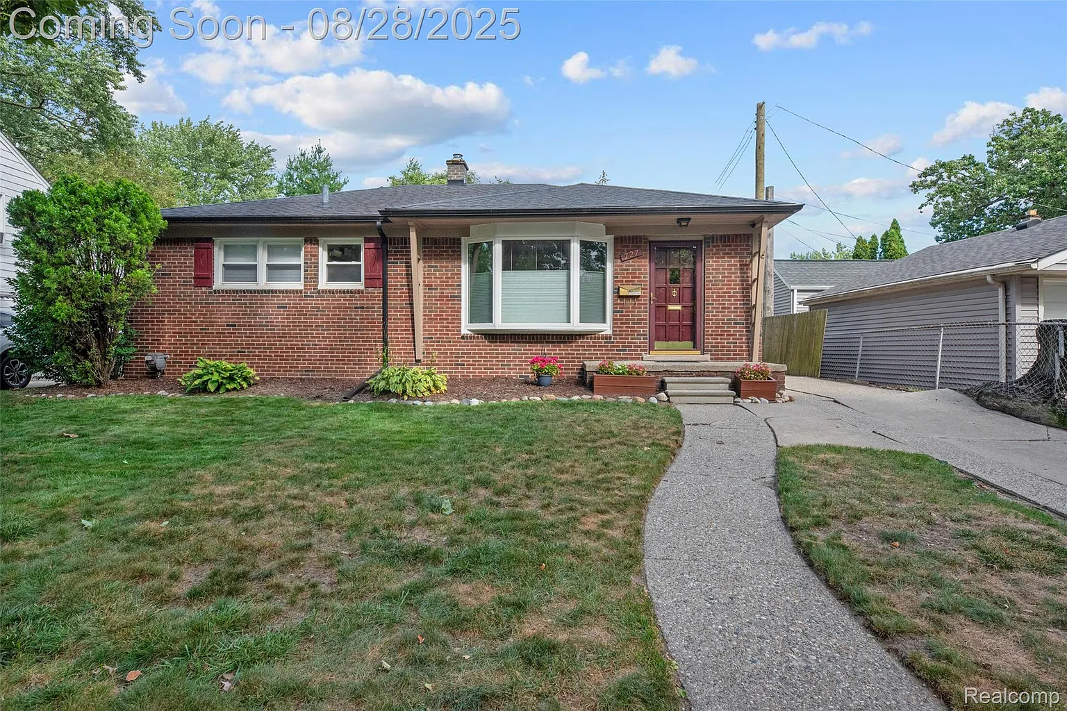 727 S Vermont Ave photo 1