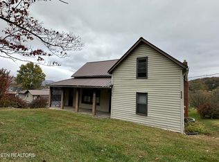 215 Hill Ln, Caryville, TN 37714