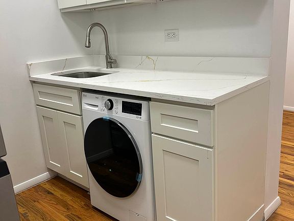 2nd image of 415 W 47th St APT 1E