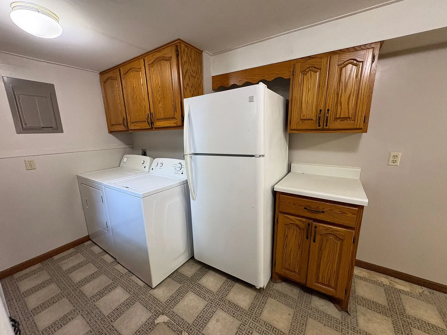 Available now! 3 bed 2 Bath close to Campus! — Photo 4