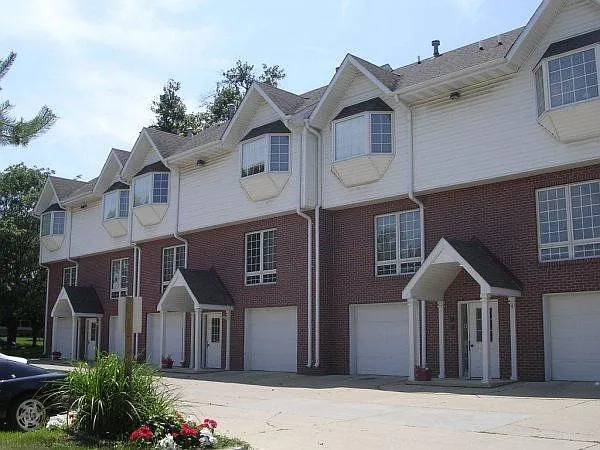 3215 Grand Ave
