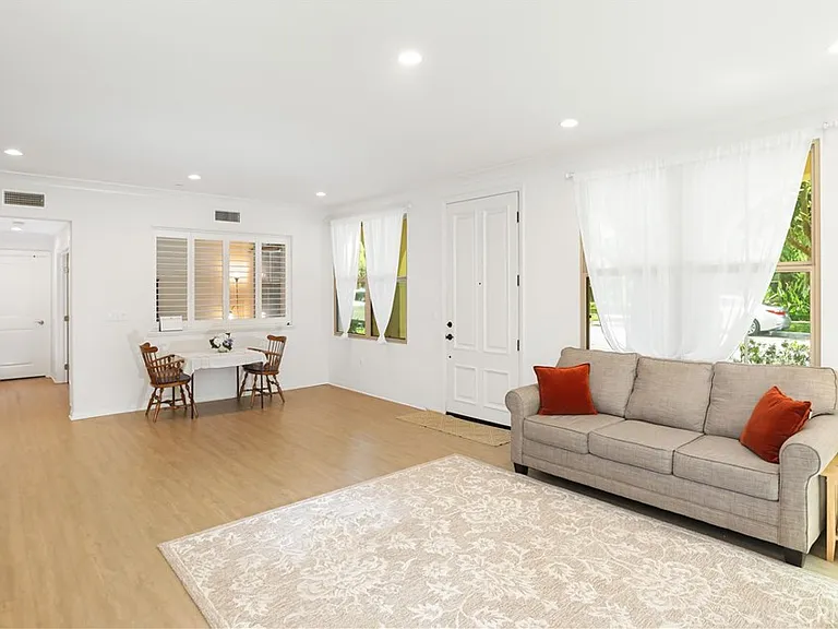 41 Kempton — Photo 3