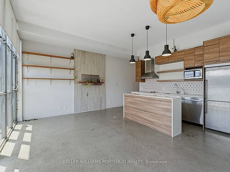 569 King St E #407 — Photo 10