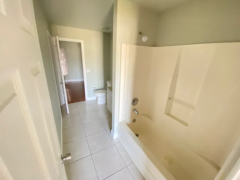 413 NW 16th Pl — Photo 5
