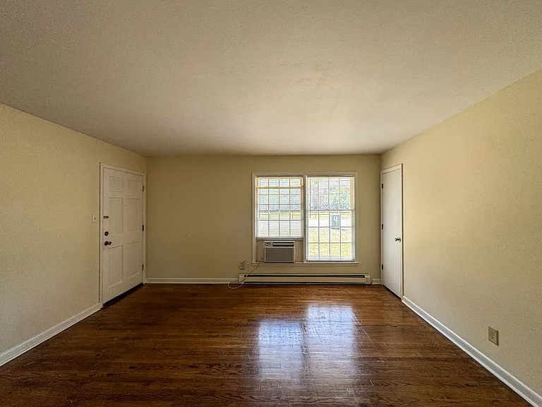 1110 W Rowan St #1 — Photo 2