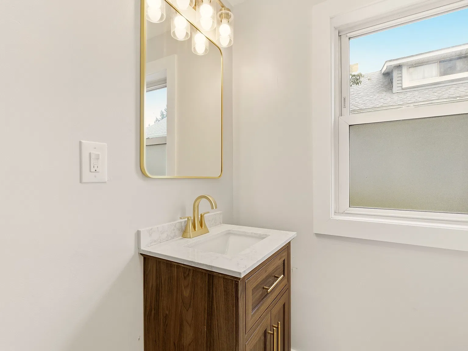 3 bed, 1100 sqft, $2,250 — Photo 4