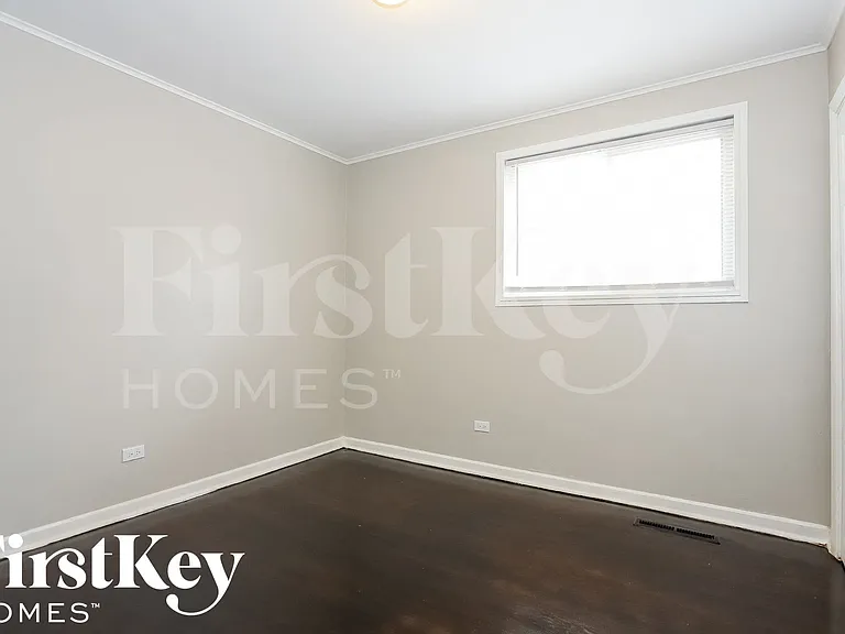 14347 Woodlawn Ave — Photo 8