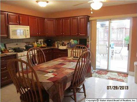 3rd image of 503 Medina St