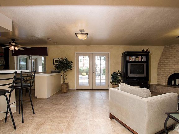 Entry to Kitchen/ Family Rm