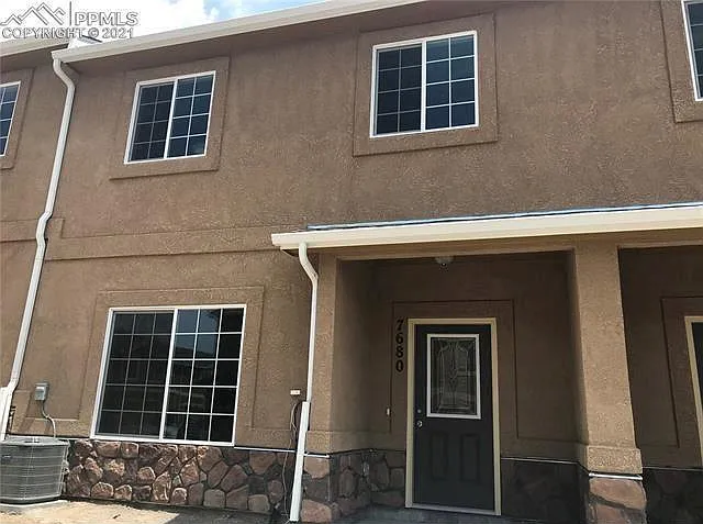 3 bed, 2.5 bath, 1561 sqft, $1,850 — Photo 1