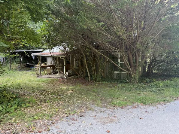 2794 E Fork Rd, Sylva, NC 28779
