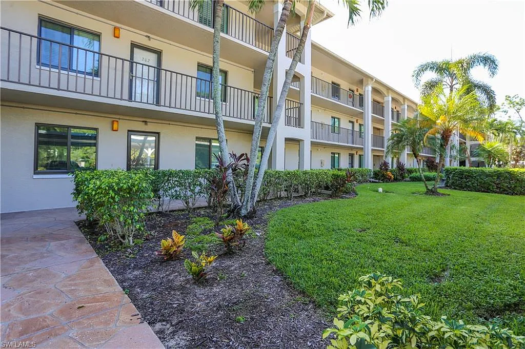 3 bed, 2.0 bath, 1427 sqft, $3,600 — Photo 4