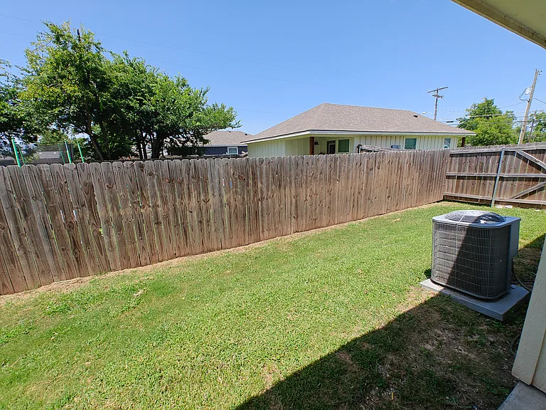 1321 Franklin Ave — Photo 11