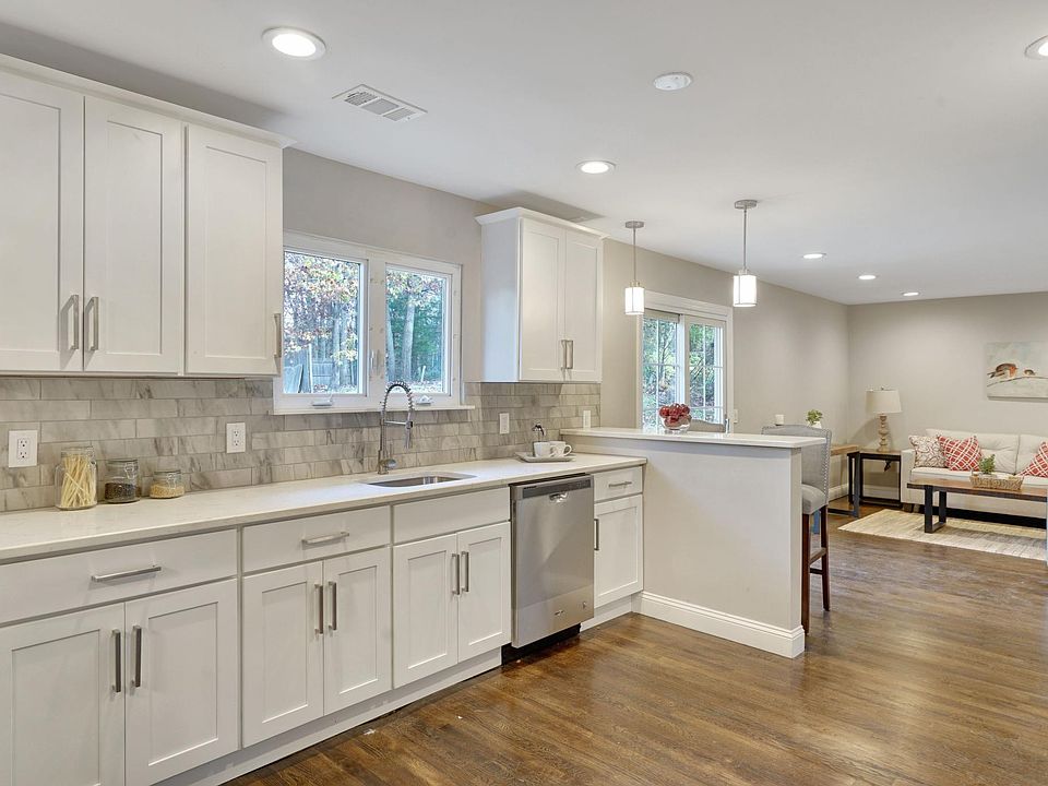 1st image of 2974 Wilbur Ave