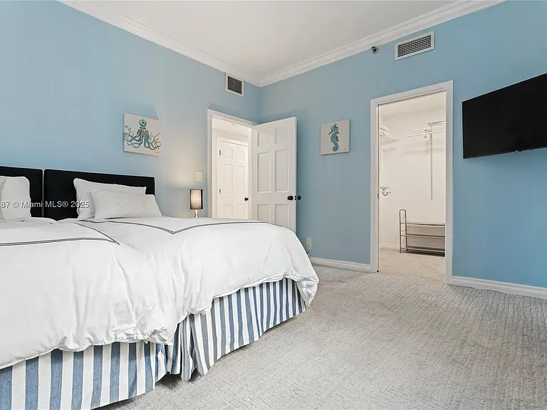 19133 Fisher Island Dr #19133 — Photo 37
