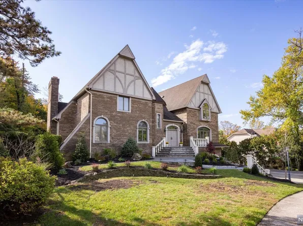 11 Danielle Dr, Wayne, NJ 07470