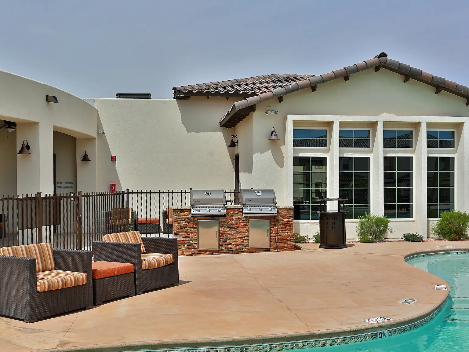Bella Estancias Apartment Homes — Photo 4