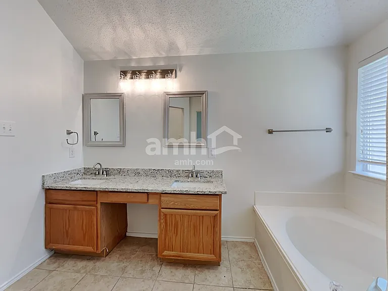 609 Crystal Brook Dr — Photo 11