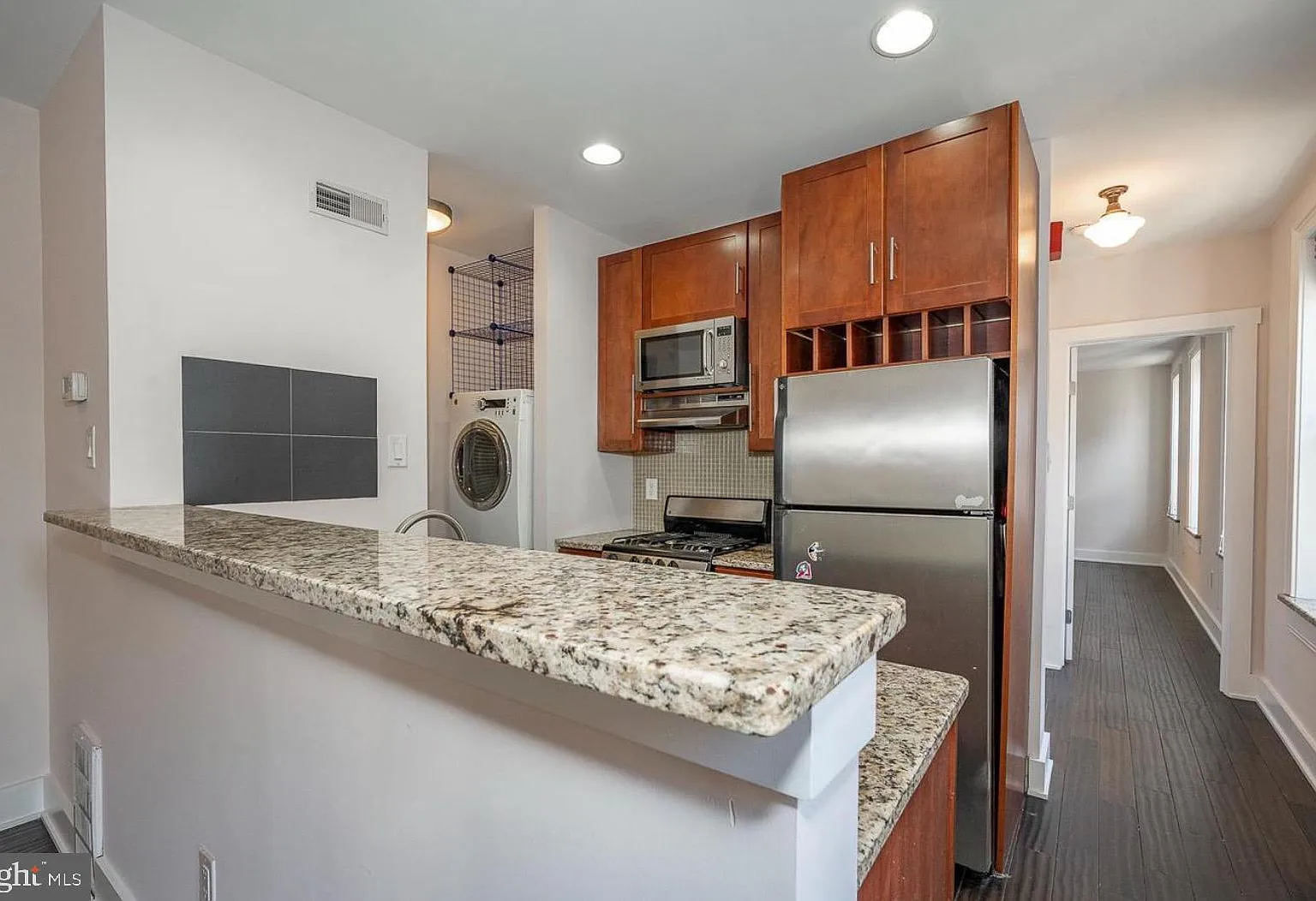 1 bed, 1.0 bath, 685 sqft, $1,975 — Photo 4