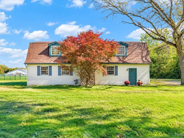 19805 Wahrman Rd, New Boston, MI 48164