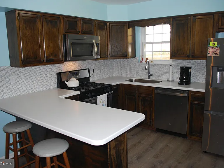 290 Lawndale Ave — Photo 12