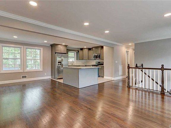3rd image of 6 Huntington Ave