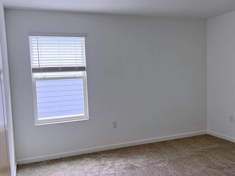352 Loch Ct — Photo 29
