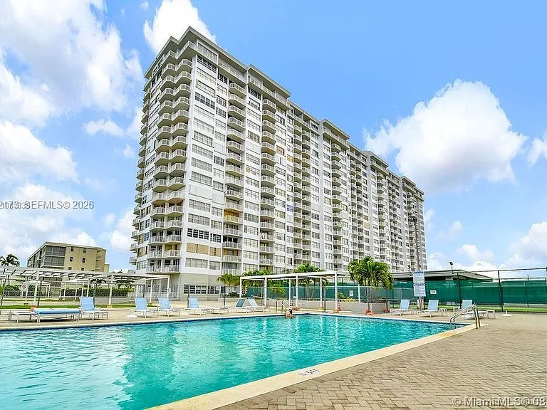18041 Biscayne Blvd #801 — Photo 35