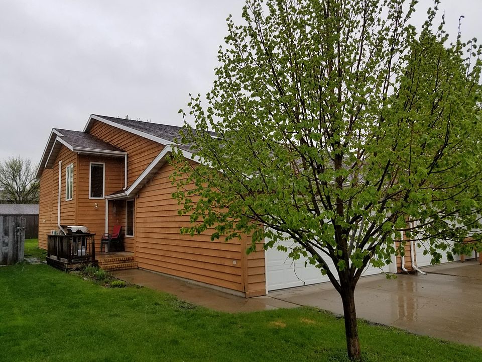 Spacious Bilevel Twinhome