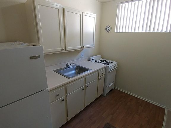 4th image of 12211 Manor Dr APT 7