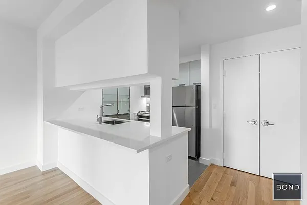 Rented by Bond New York | media 29