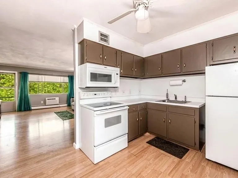 72 W Shore Rd #202 — Photo 1