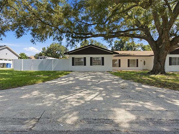 4th image of 604 ROYAL CREST DRIVE