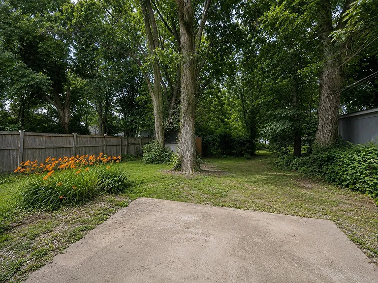 4235 Rookwood Ave — Photo 16