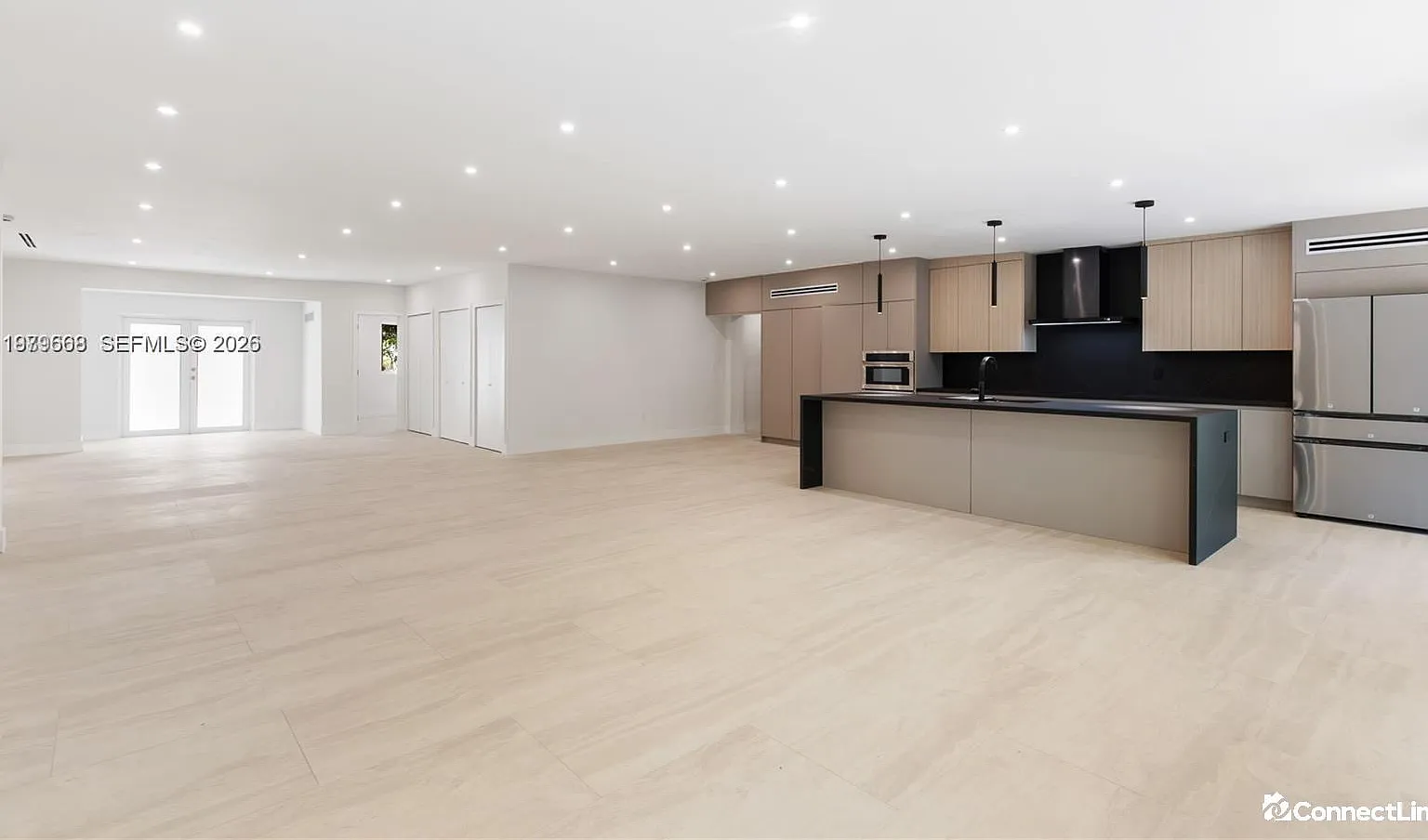4 bed, 3.0 bath, $8,000 — Photo 4