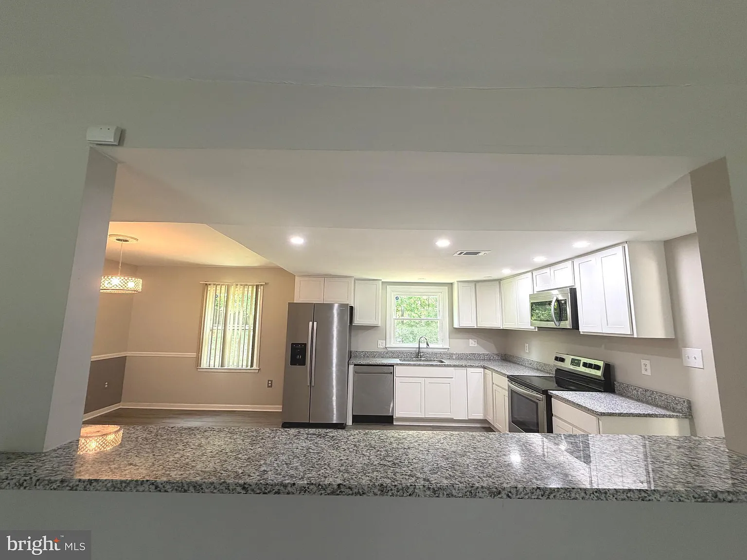 4 bed, 2.5 bath, 1970 sqft, $3,300 — Photo 4