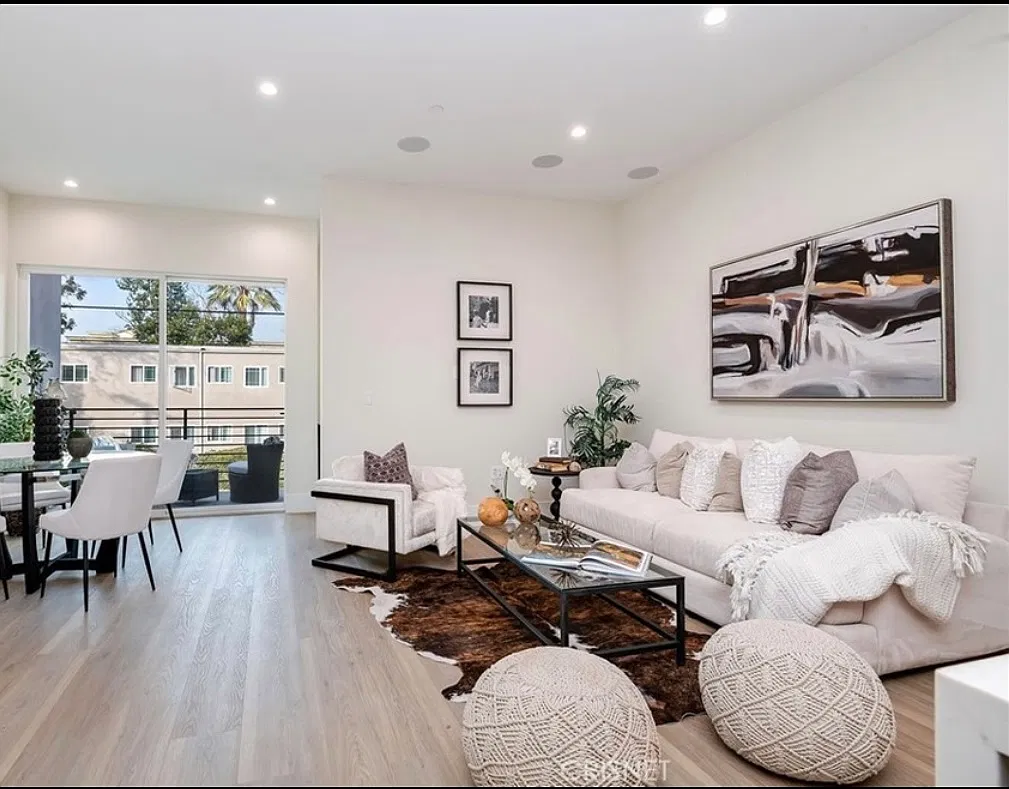 5258 Hermitage Ave — Photo 4