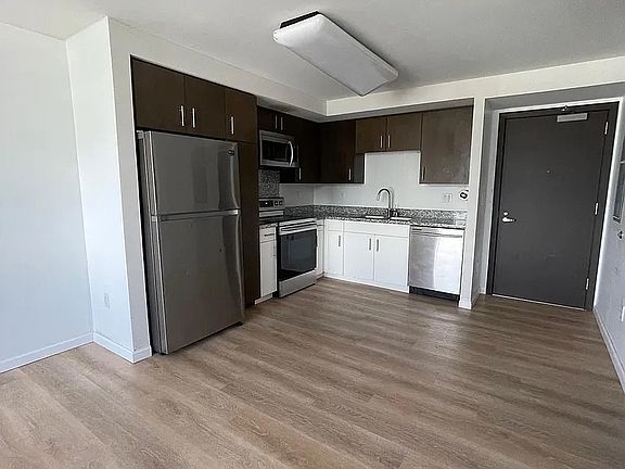 4th image of 988 Halekauwila St #3910