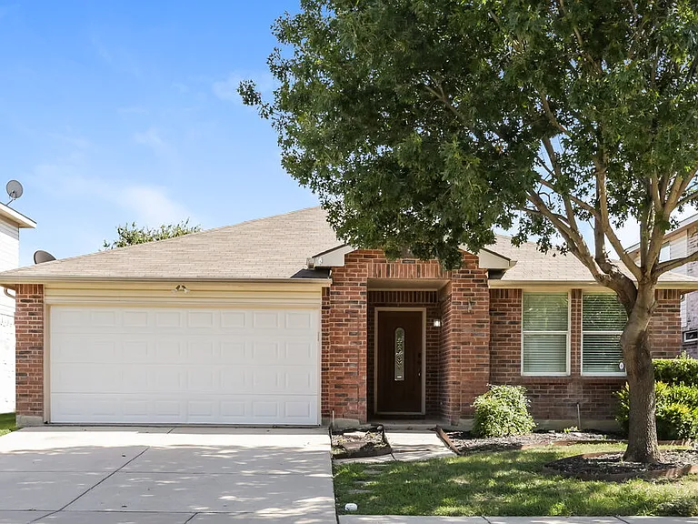 1720 Rialto Way — Photo 1