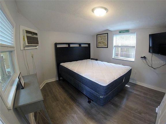 2nd image of 2013 Davis St APT D