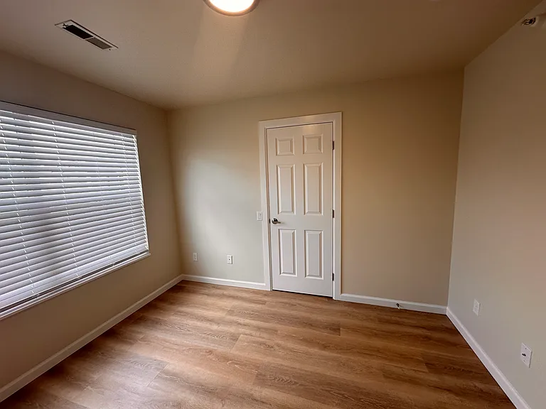 2105 E White Oak Ct #201 — Photo 10
