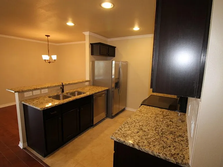 937 Robineta Ln — Photo 7
