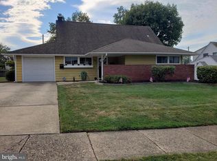 31 Harp Rd, Levittown, PA 19056